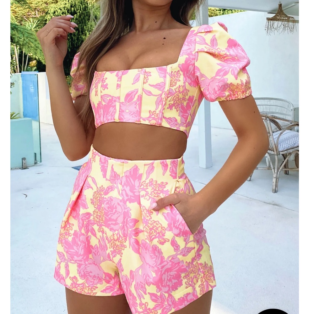 White Fox Boutique Summer Blossom Shorts NWT